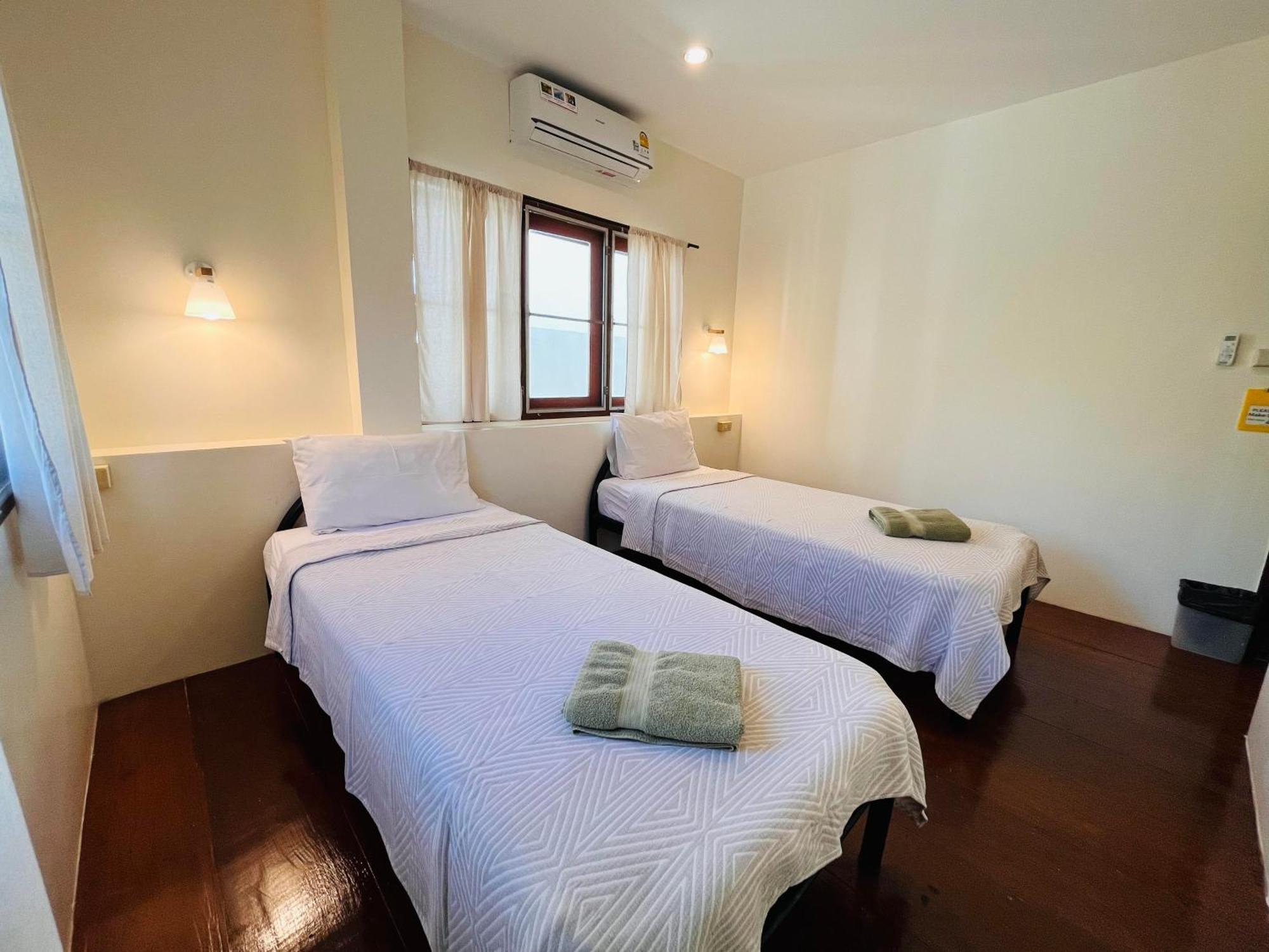 Number 4 Old Town Hostel Chiang Mai Ngoại thất bức ảnh
