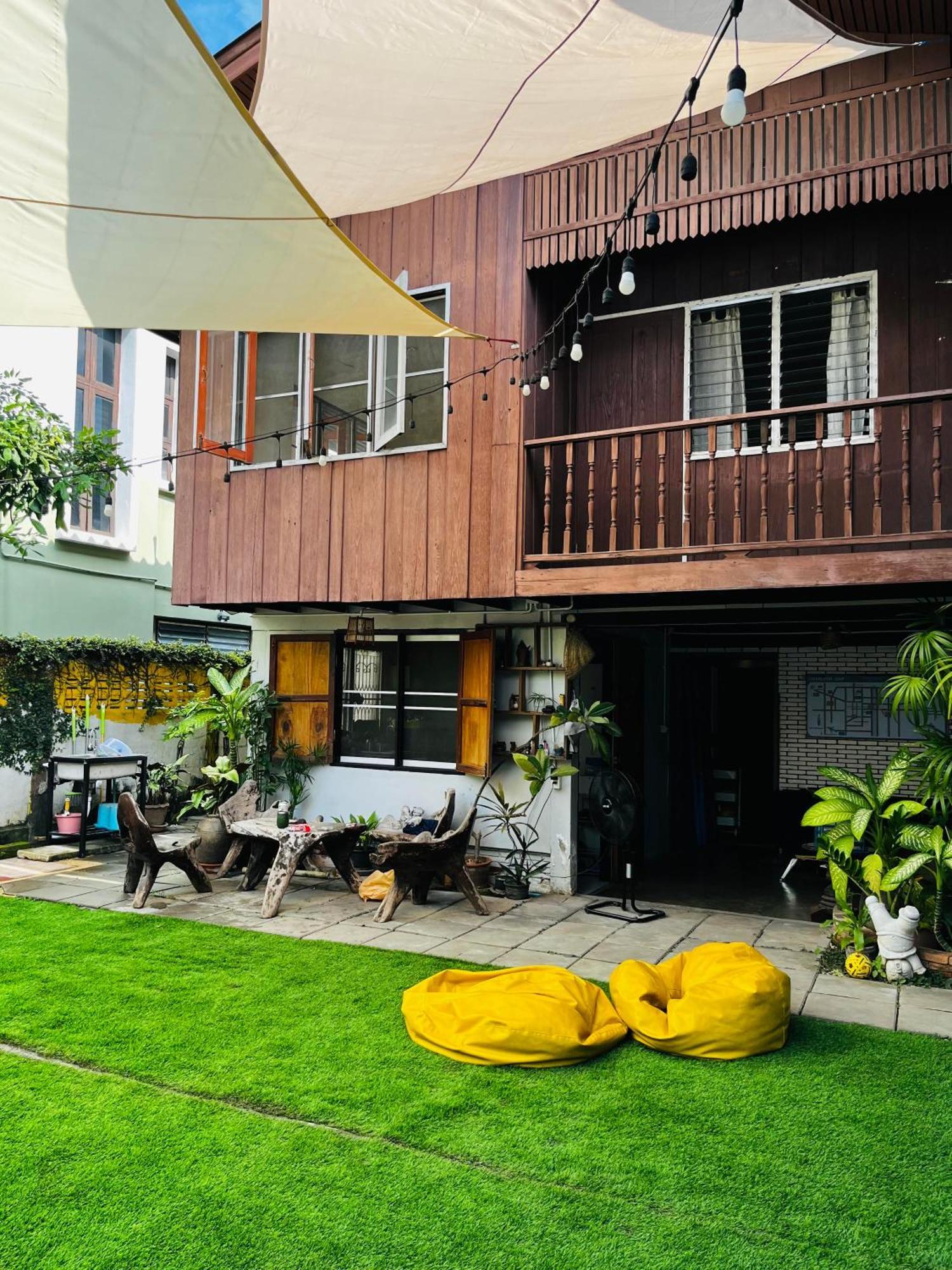 Number 4 Old Town Hostel Chiang Mai Ngoại thất bức ảnh